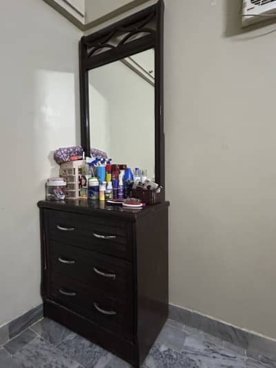 Wooden dressing table with mirror
