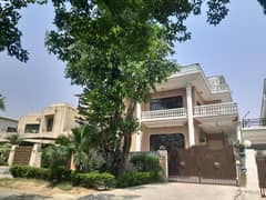 F-11/3 Prime Location Beautiful Upper Portion (666/Gaz)Sep/Gate Reasonable Rent