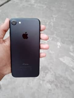 iphone 7 (Good condition)