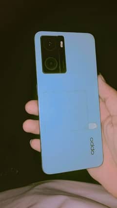box and cherj . phone ma ak sim chalti ha oppo a57.8 RAM 256 GB