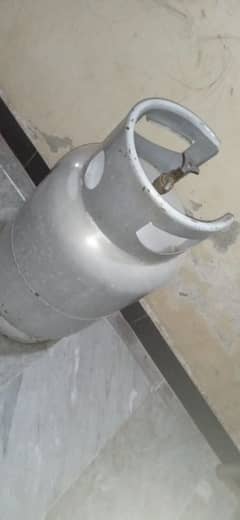 slightly used kitchen gas cylender for urgent sale