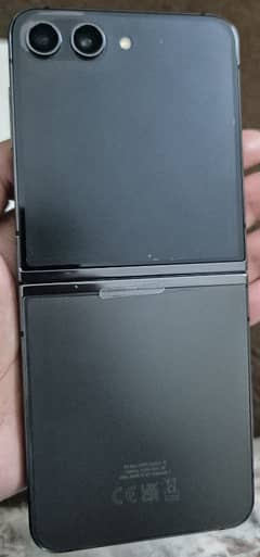 Samsung Galaxy Z Flip 5 - 256GB - Non-PTA - Slightly Used