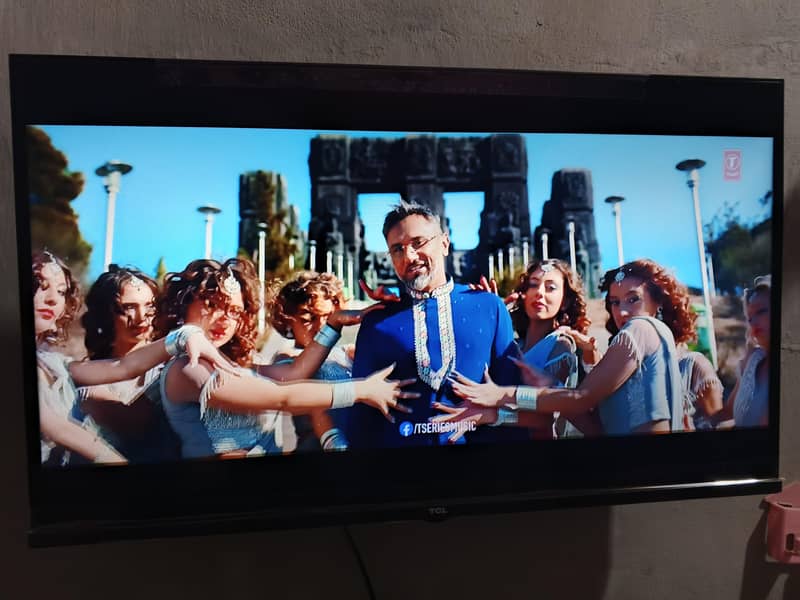 TCL32S65A. android led 8