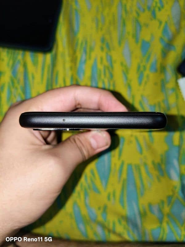 Google pixel 4xl 10/10 1 month used. Not even a single scratch. 2