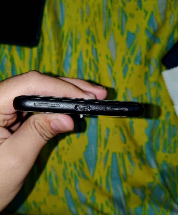 Google pixel 4xl 10/10 1 month used. Not even a single scratch. 6