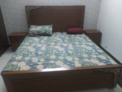 6x6 king size bed with side tables and matress