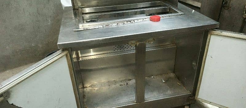 pizza preparing table and cooling 1