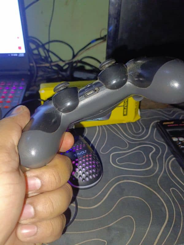 ps4 controller copy and 3 meter nacon wire 2