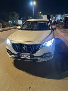 I'm offering a Good Home based Luxury MG HS trophy pearl white colour