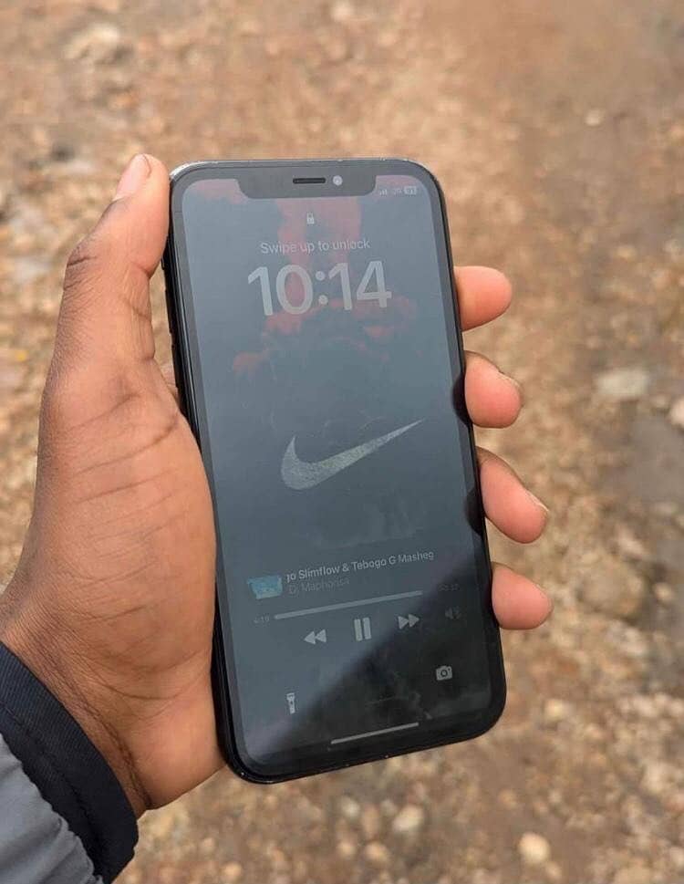 iPhone XR Factory unlock non pta 2
