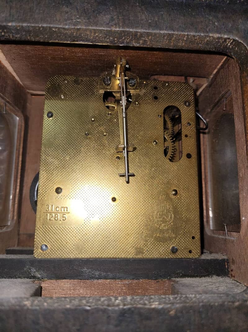 ANTIQUE WORLD PRESENTS AUNIQUE WALL CLOCK ANOSONIA USA IN WORKING 19