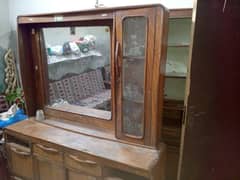 Dressing Almari
