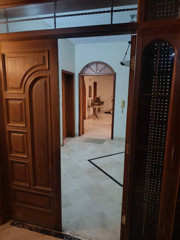 2 kanal PLOT PRICE BANGLOW IN MAIN CANTT 3