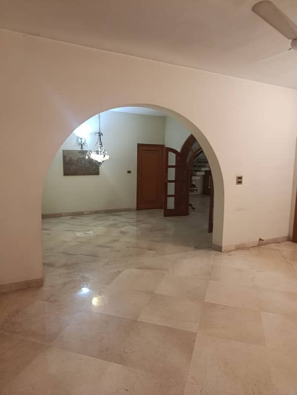 2 kanal PLOT PRICE BANGLOW IN MAIN CANTT 8