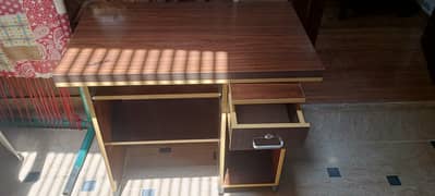 Computer table
