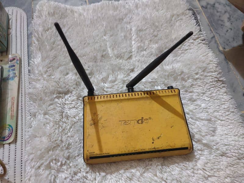 WIFI ROUTER TENDA WIFI ROUTER EVO WIRLESS DEVICE UNIVERSAL REMOTES etc 3