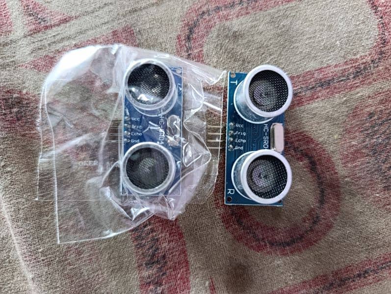 Solderless breadboard, Arduino,HC,SRO4,GND VVC,  & other part 3
