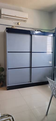 SELLING KIDS WARDROBE AND DRESSING TABLE