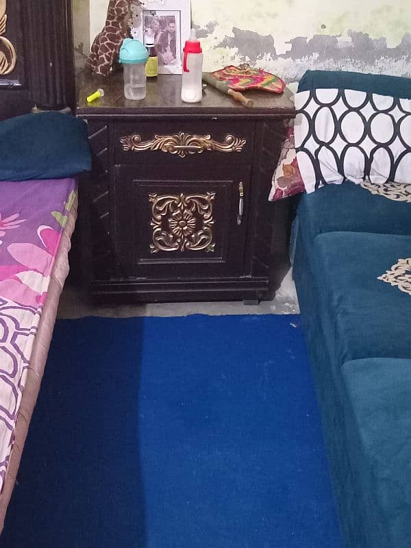 king bed set two side table dressing table and show case 2