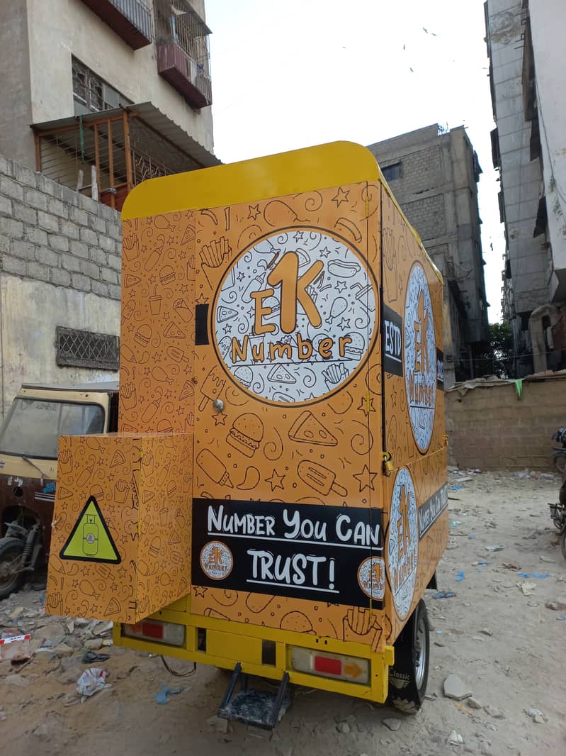 Food Cart with Loader (10/10 condition) 3