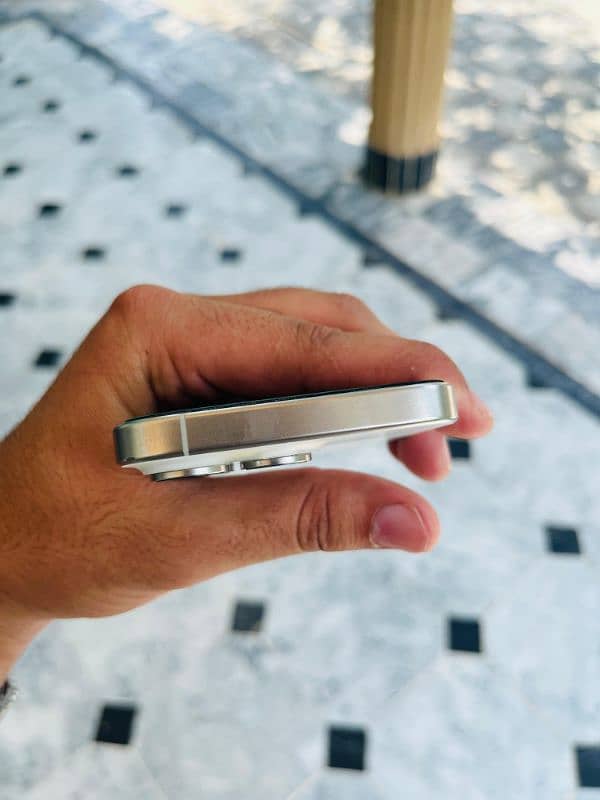 iphone 15 pro 10/10 non pta 3 month sim working 3