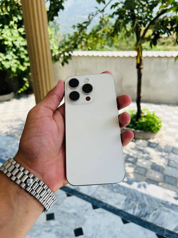 iphone 15 pro 10/10 non pta 3 month sim working 5