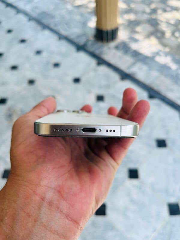 iphone 15 pro 10/10 non pta 3 month sim working 8