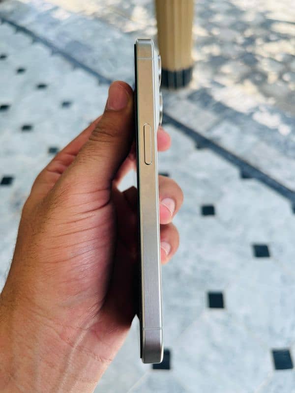 iphone 15 pro 10/10 non pta 3 month sim working 9