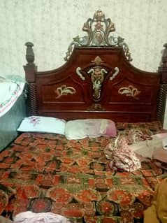 Bed. dressin. Estri stand for sale