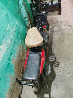 electric skouti   bettry kharb  howi ha or charger nhi ha