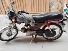 Engine, 4-Stroke OHC Air Cooled. Displacement, 72 cm3.