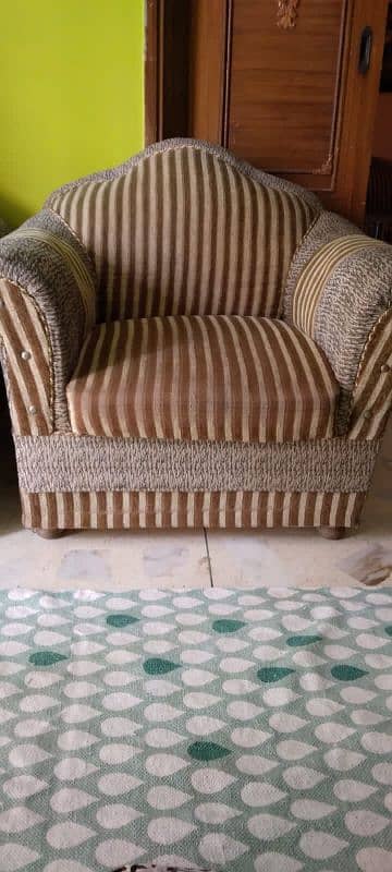 5 seater sofa in good condition without table 0