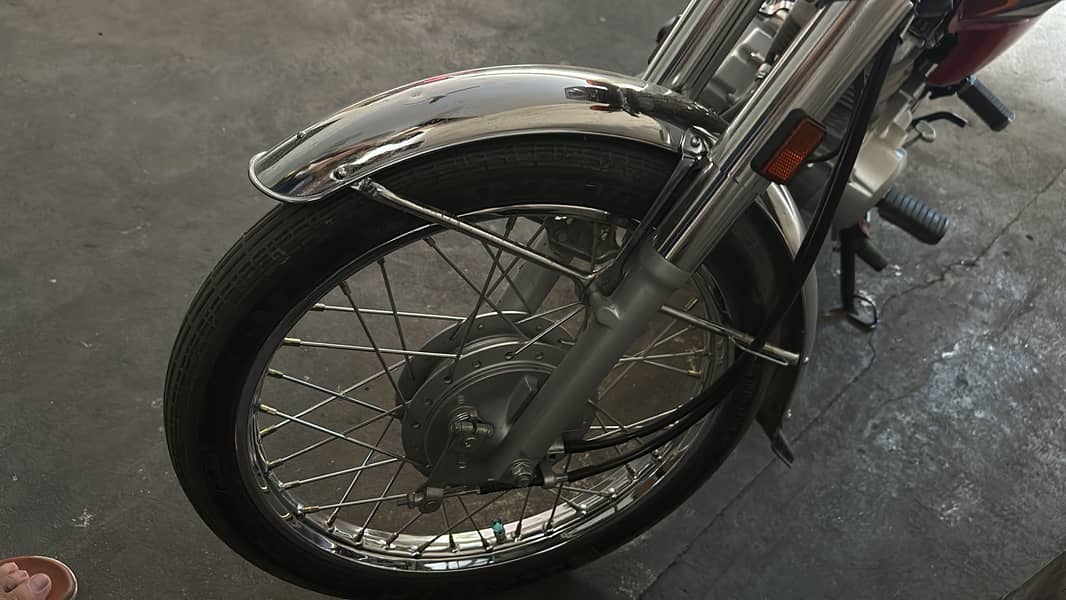 red 125 new model just 2999 driven with complete docs 15