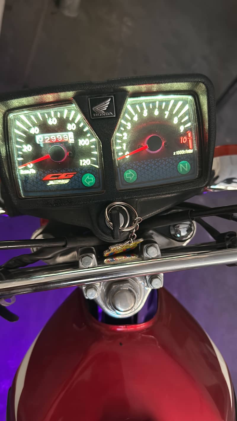 red 125 new model just 2999 driven with complete docs 17