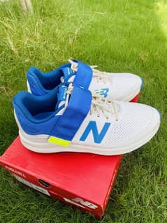 New balance cricket spikes shoes