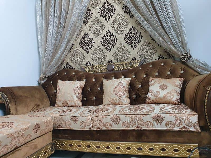 7 SEATER SOFA SET WITH TABLE CARPET AND CURTAINS SAME THEME. 3