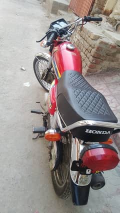 Honda 125 full oky bike Kise kism ka koi masla ni
