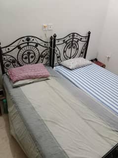 Iron rod single bed