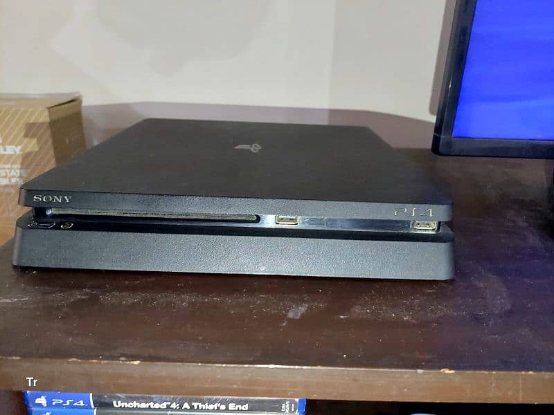 PS4 SLIM CONSOLE WITH 6 GAMES AND TWO CONTROLLER 1