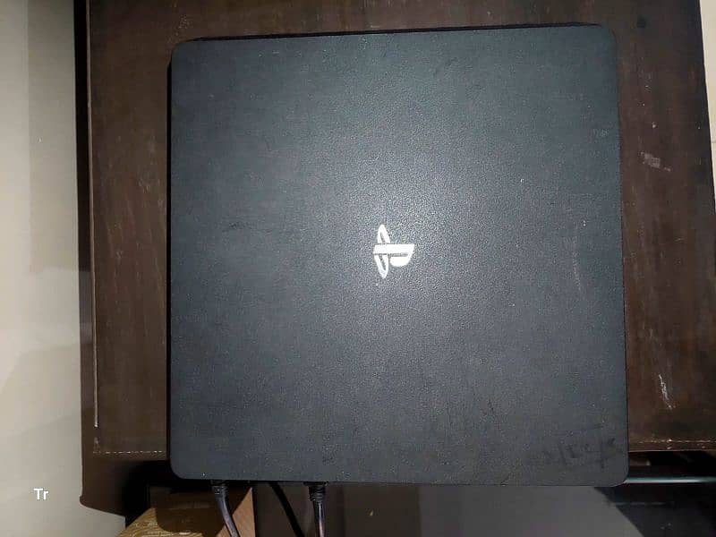PS4 SLIM CONSOLE WITH 6 GAMES AND TWO CONTROLLER 3