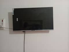 40 Inch Eco Power Android LCD – Like New with Box, Stands & Remote