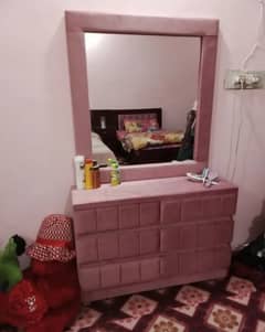 DRESSING TABLE WITH MIRROR