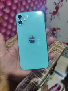 Iphone 11 128gb  batree sarves pa ha  panal halka sa crack ha