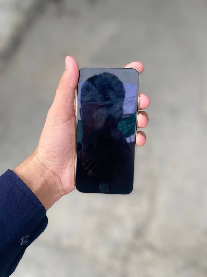 Iphone 7 pta aprove 128gn with only box full warking condtion 10/10 2