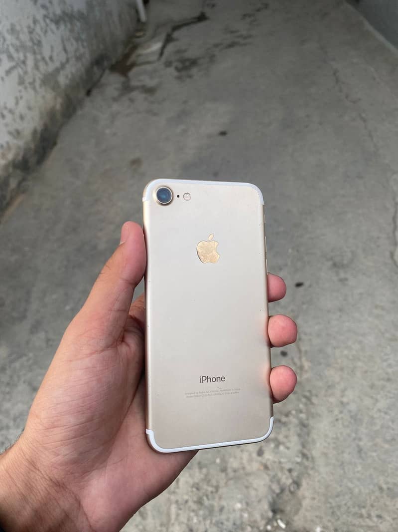 Iphone 7 pta aprove 128gn with only box full warking condtion 10/10 3