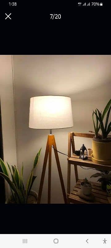Tripod lamp 10