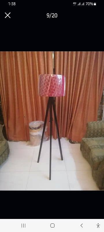 Tripod lamp 11