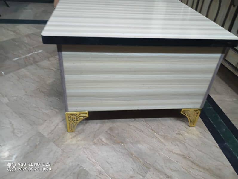 centre table in new condition only 15 days use 1