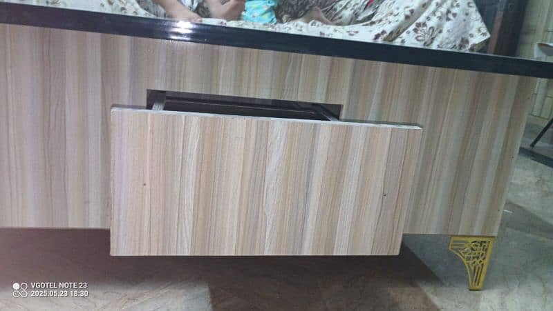 centre table in new condition only 15 days use 3