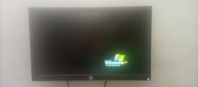 HP 22'' LCD Monitor (P222va) with stand – Crystal Clear Display 2